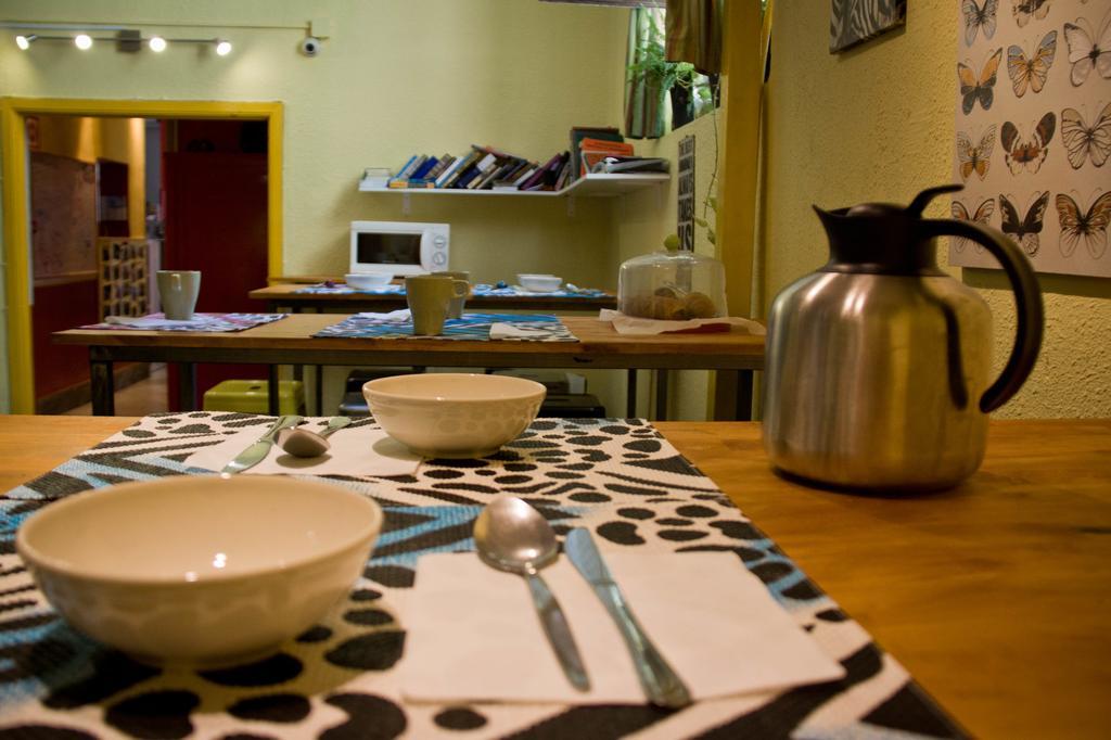 Feetup Home Backpackers Валенсия Экстерьер фото