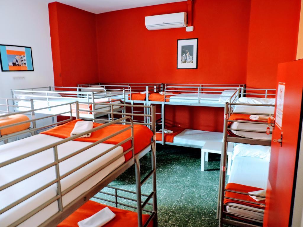 Feetup Home Backpackers Валенсия Кровати хостела фото