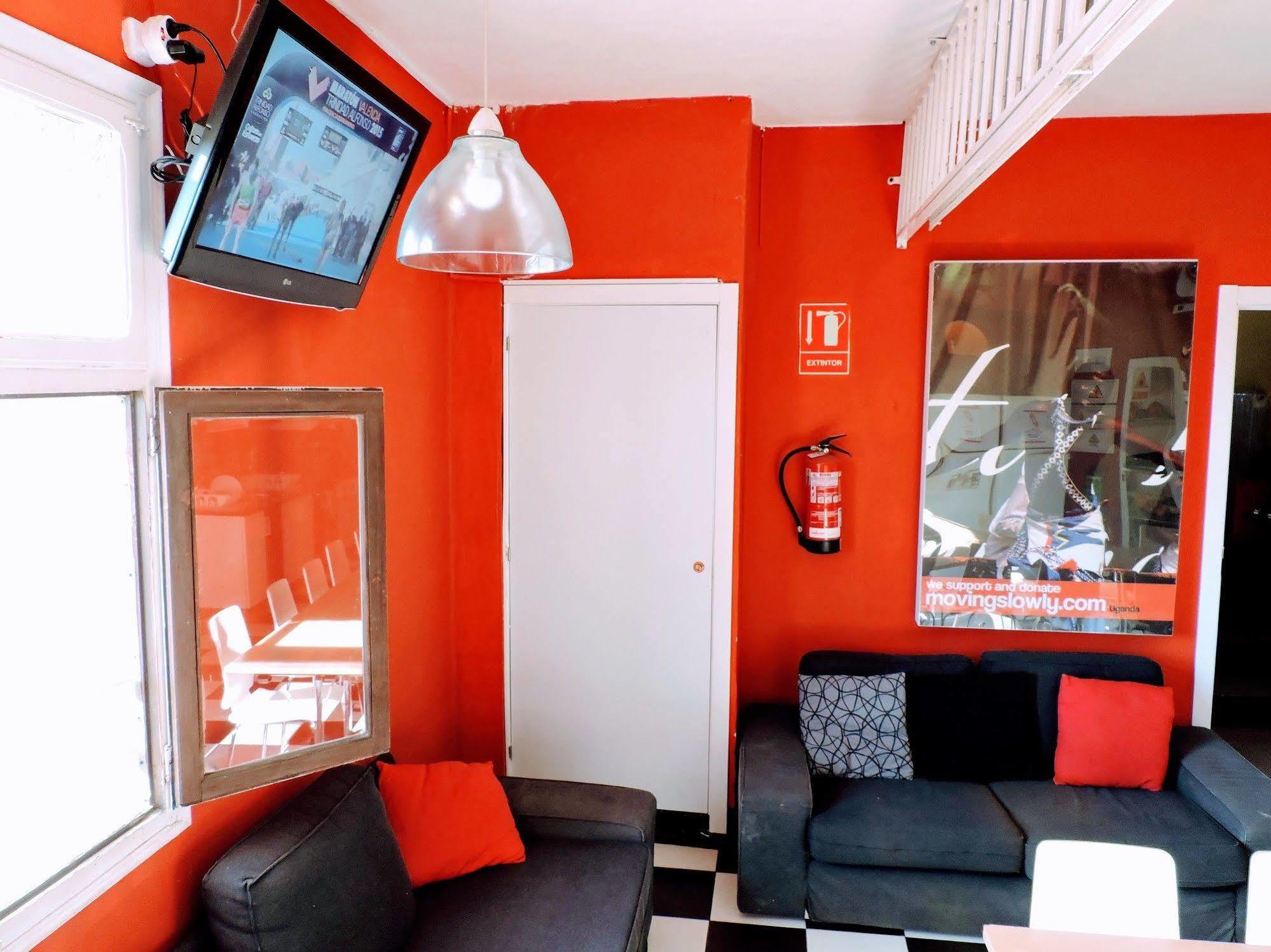 Feetup Home Backpackers Валенсия Экстерьер фото