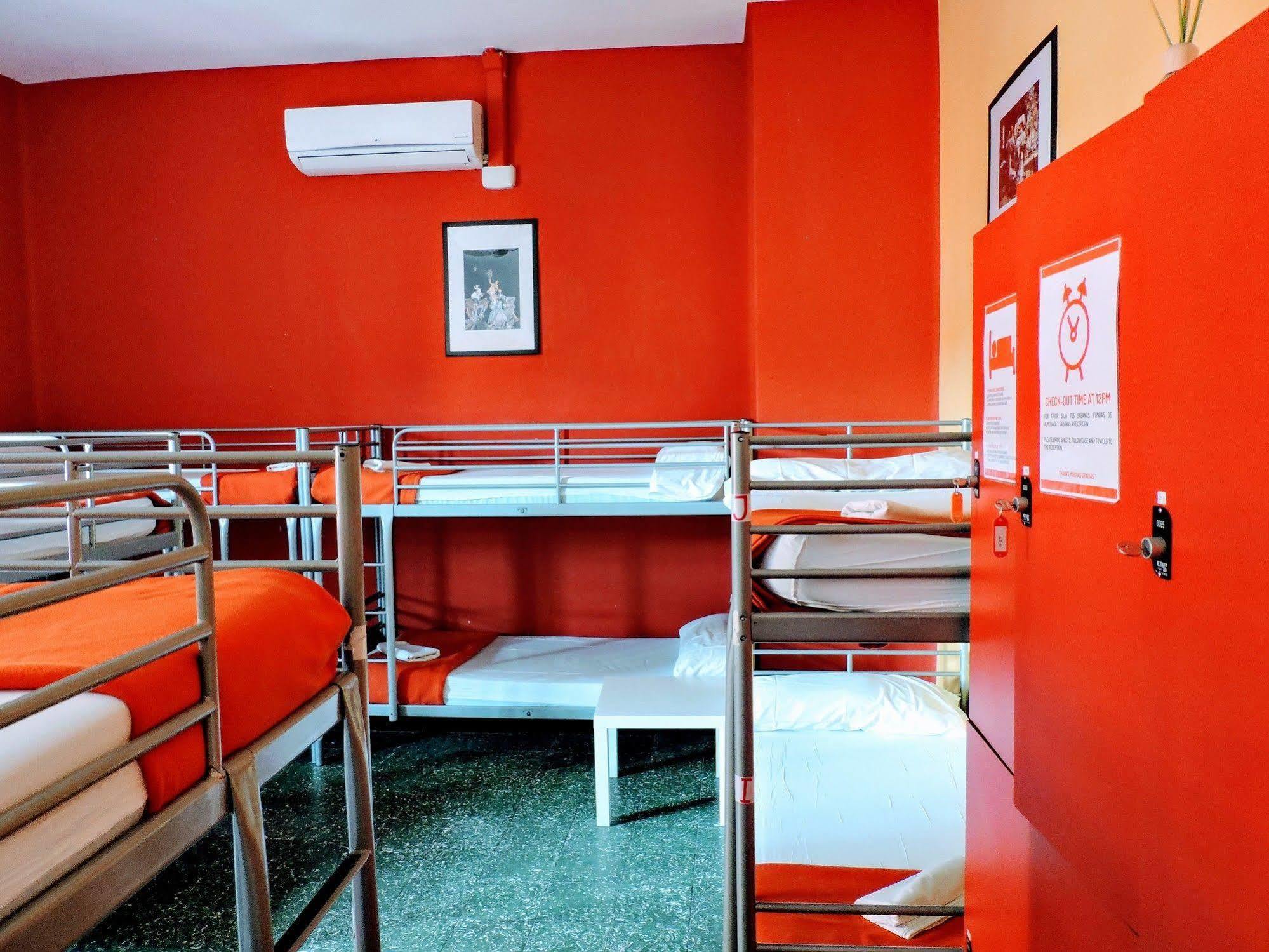 Feetup Home Backpackers Валенсия Экстерьер фото