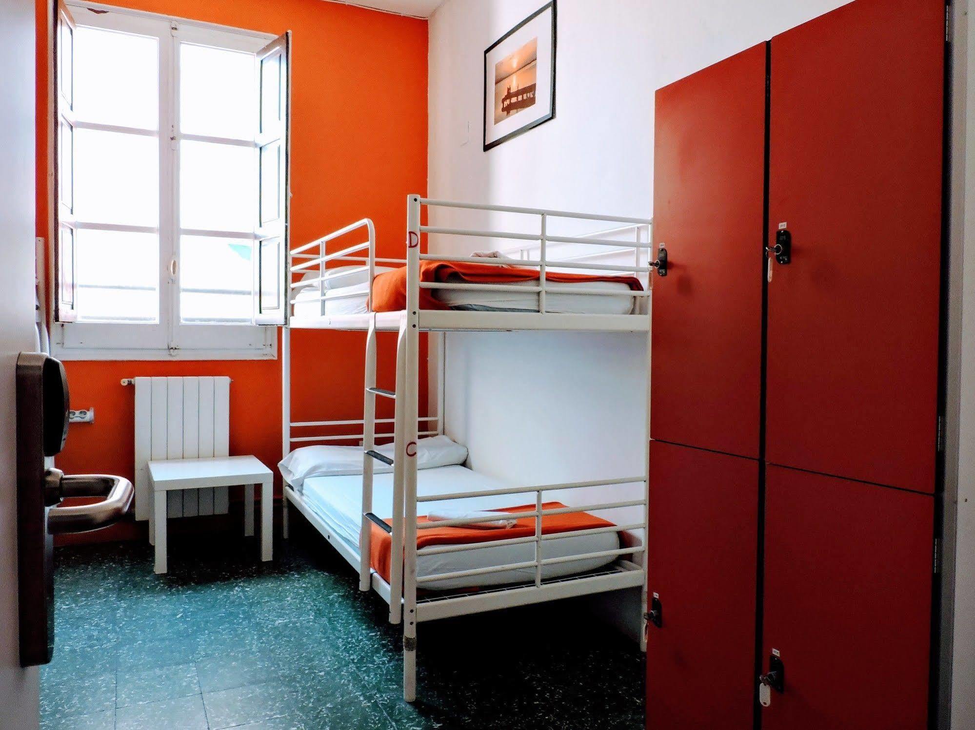 Feetup Home Backpackers Валенсия Экстерьер фото